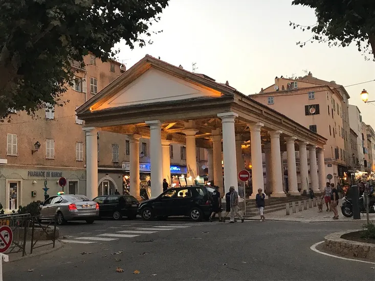 Marché couvert de L'Île-Rousse, place Paoli